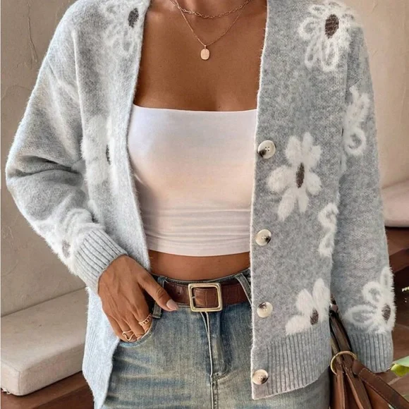New gray floral print v neck cardigan sweater - Picture 4 of 5